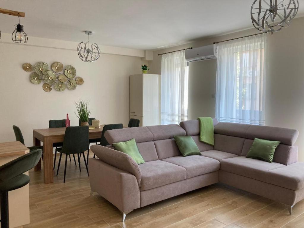 Noemi Apartman Хайдусобосло Экстерьер фото